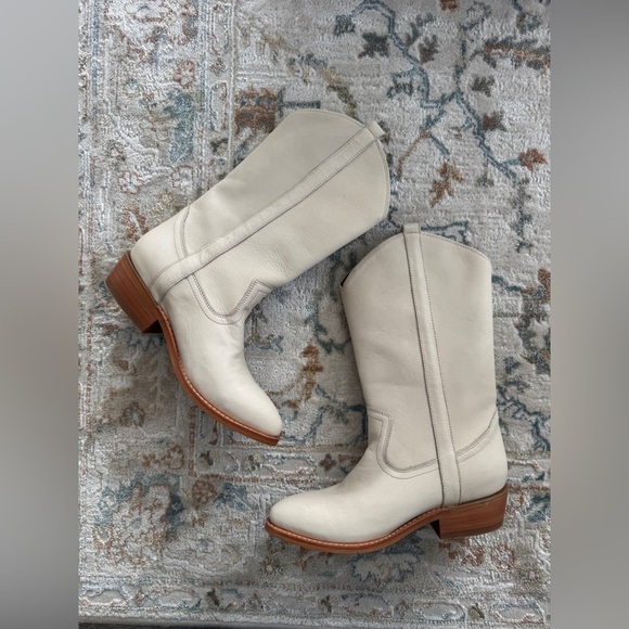 FRYE Billy Ruffle Boots in Almond 7.5 - Picture 12 of 12